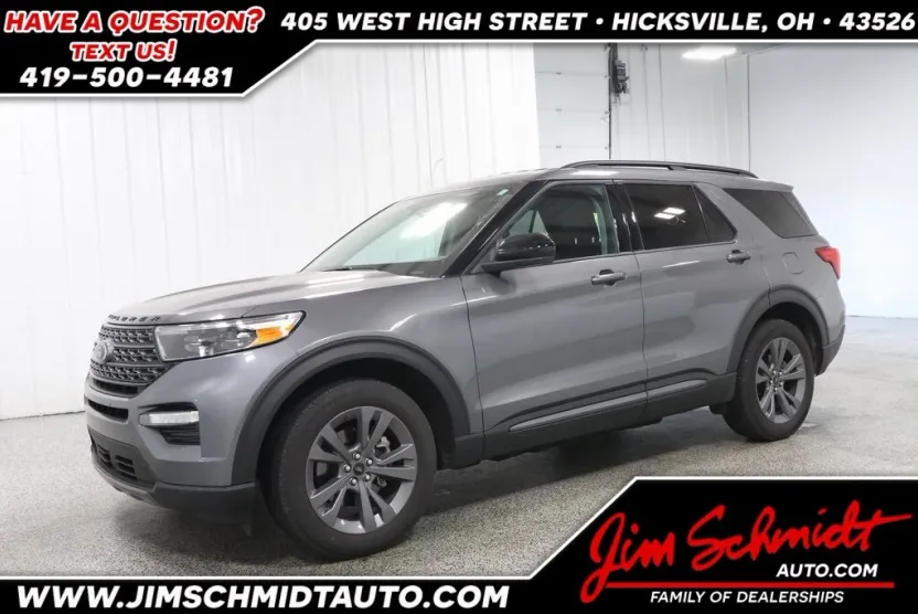 2023 Ford Explorer XLT photo 1