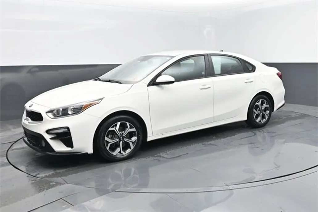 2021 Kia Forte LXS photo 1