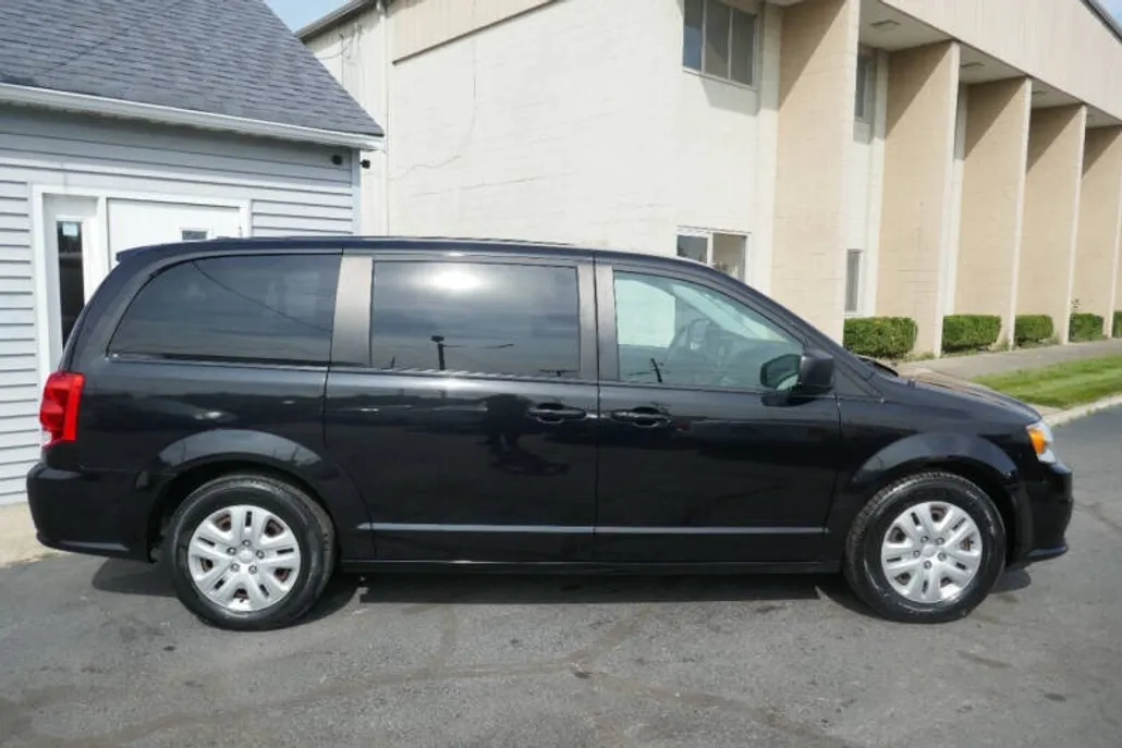 2018 Dodge Grand Caravan SE photo 1