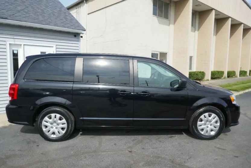 2018 Dodge Grand Caravan SE photo 1