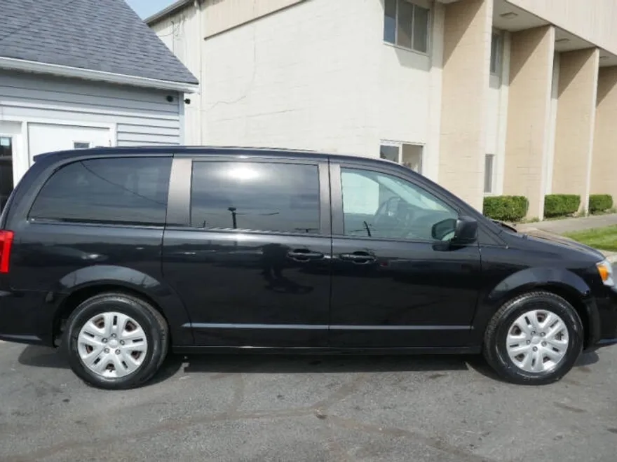 2018 Dodge Grand Caravan SE photo 1