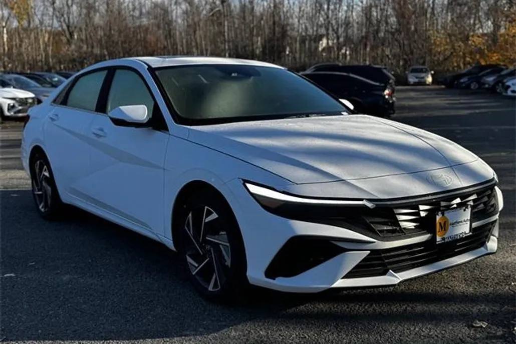 2025 Hyundai Elantra Limited photo 1