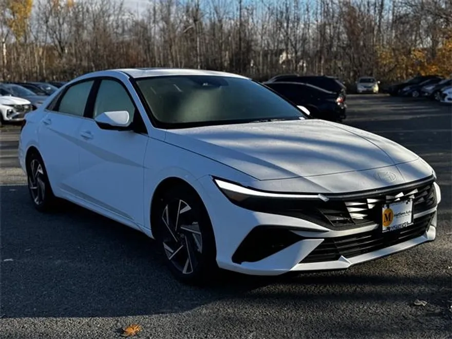 2025 Hyundai Elantra Limited photo 1