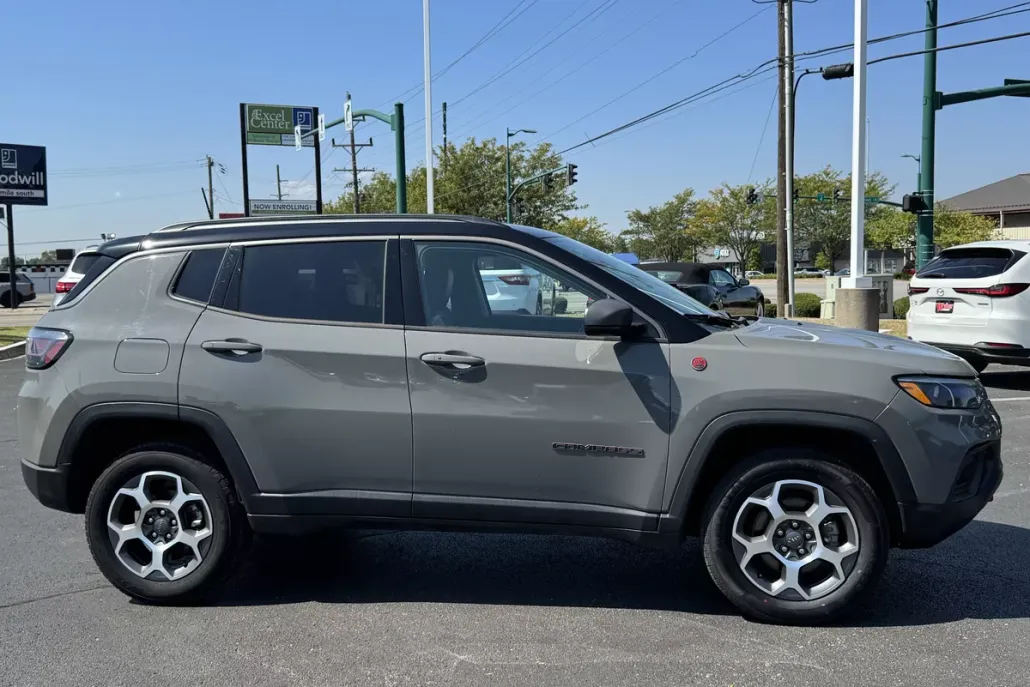 2022 Jeep Compass Trailhawk photo 1
