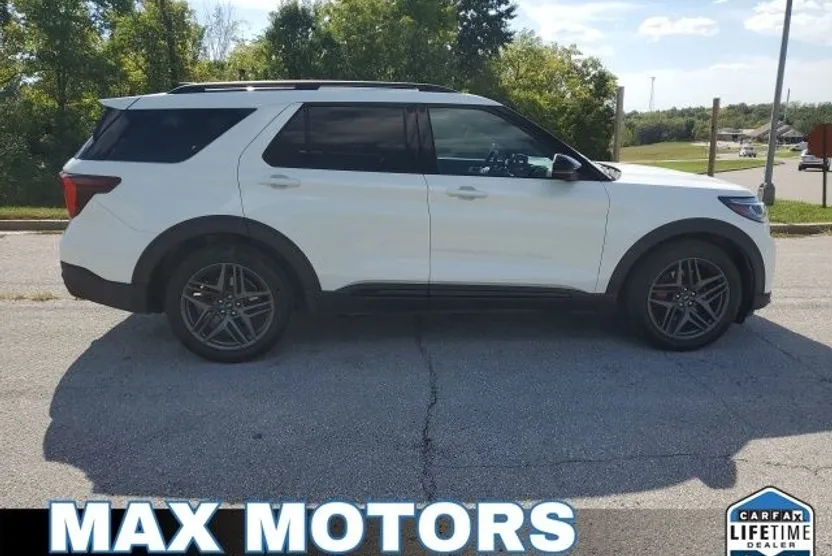 2025 Ford Explorer ST photo 1