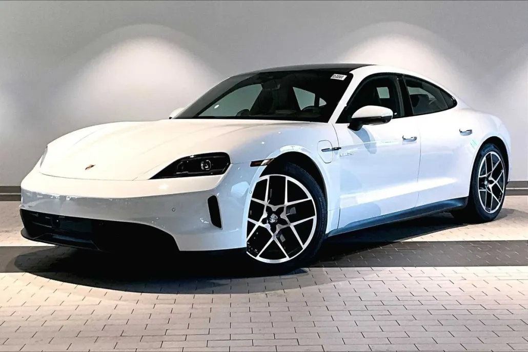 2025 Porsche Taycan photo 1