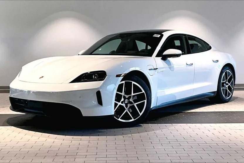 2025 Porsche Taycan photo 1