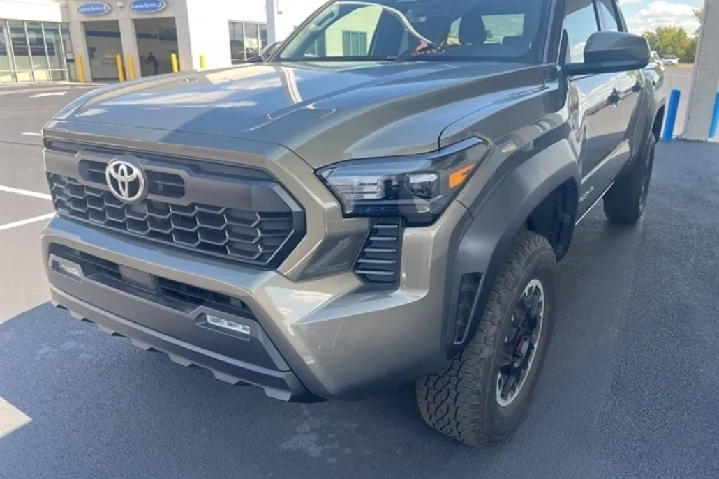 2024 Toyota Tacoma TRD Off-Road photo 1