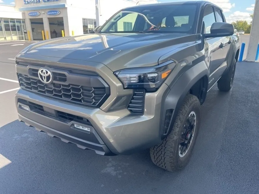 2024 Toyota Tacoma TRD Off-Road photo 1