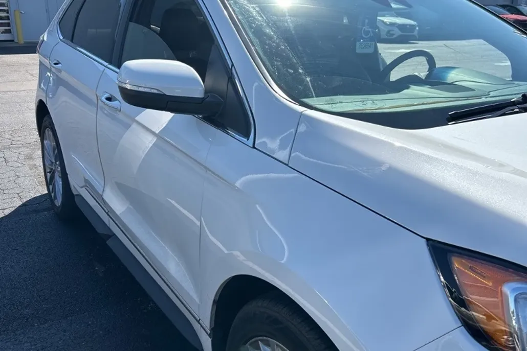 2020 Ford Edge Titanium photo 1
