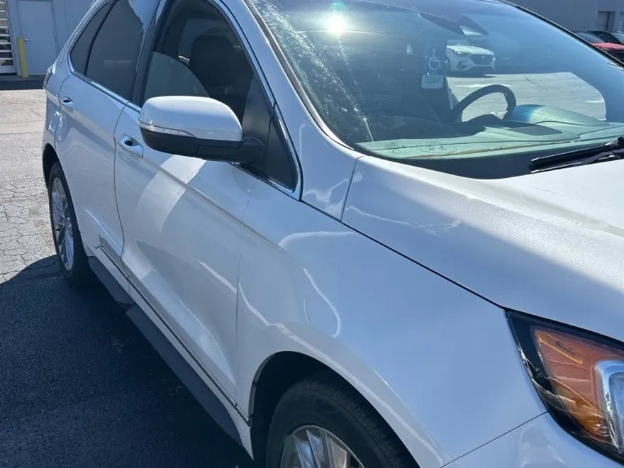 2020 Ford Edge Titanium photo 1