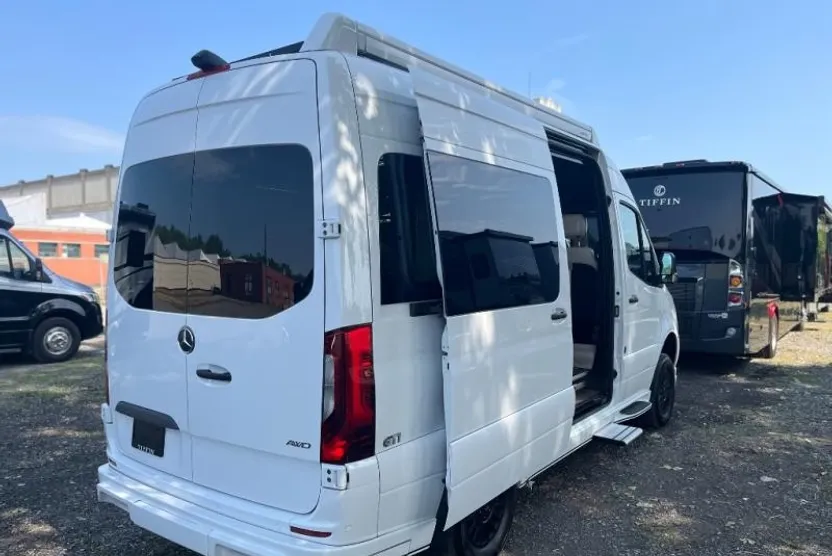 2023 Mercedes Benz Sprinter 2500 photo 1