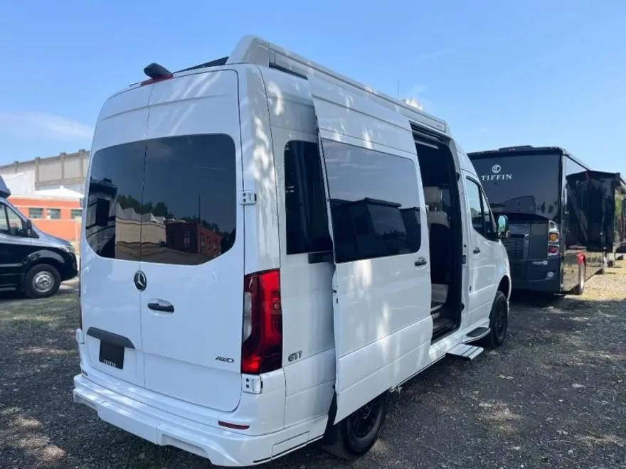 2023 Mercedes Benz Sprinter 2500 photo 1