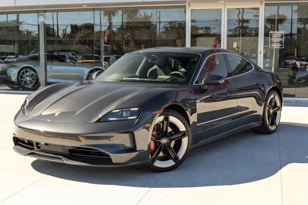 2025 Porsche Taycan 4S photo 1