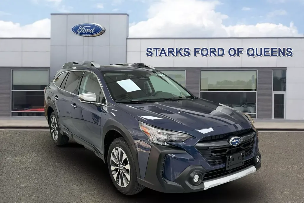2023 Subaru Outback Touring photo 1