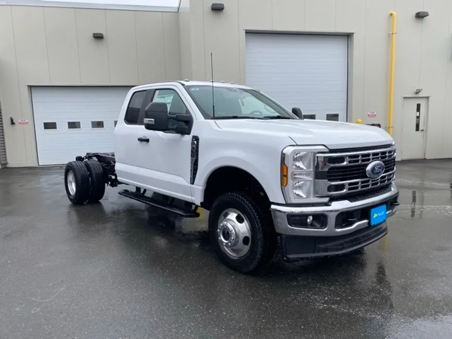 2025 Ford F-350 XL photo 1