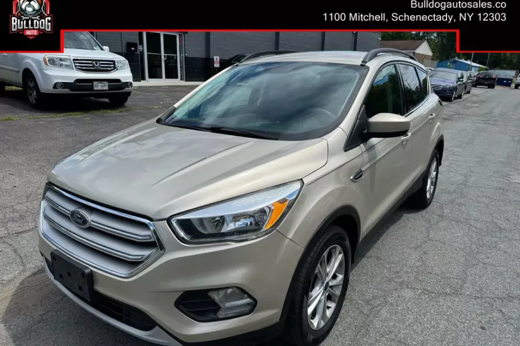 2018 Ford Escape SE Sport photo 1