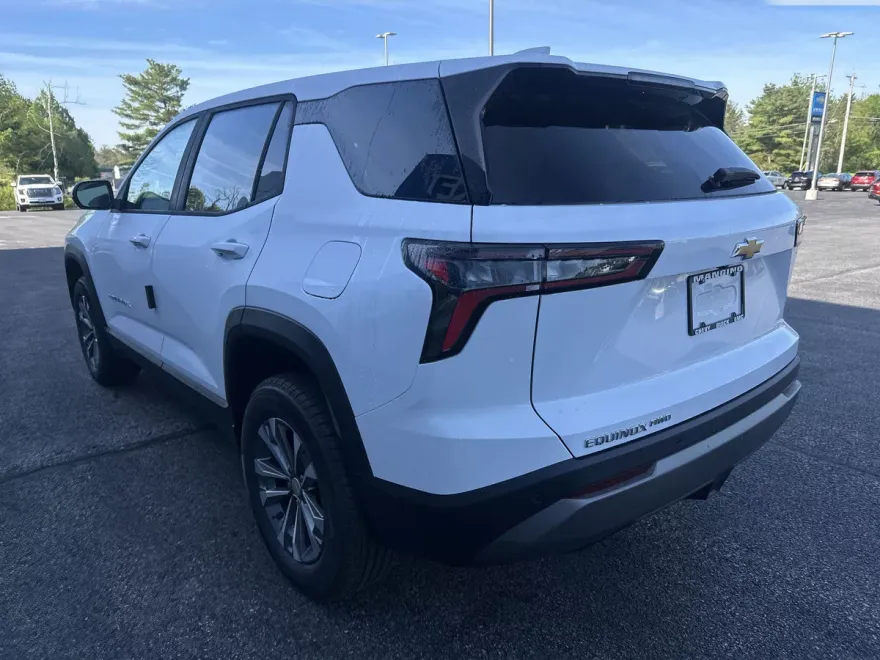 2026 Chevrolet Equinox LT photo 1
