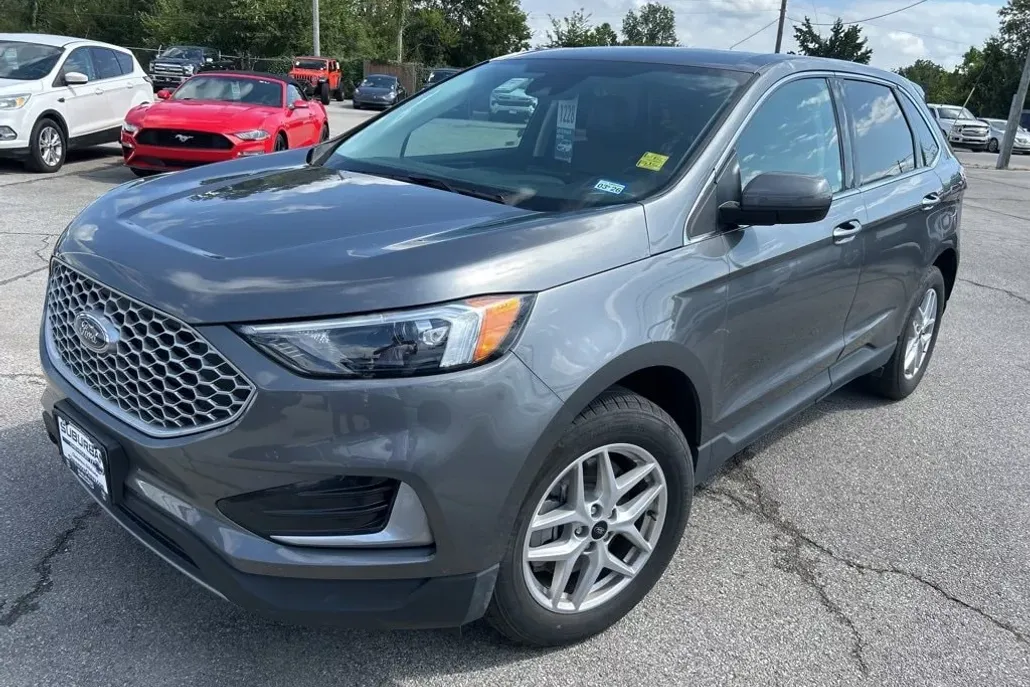2024 Ford Edge SEL photo 1