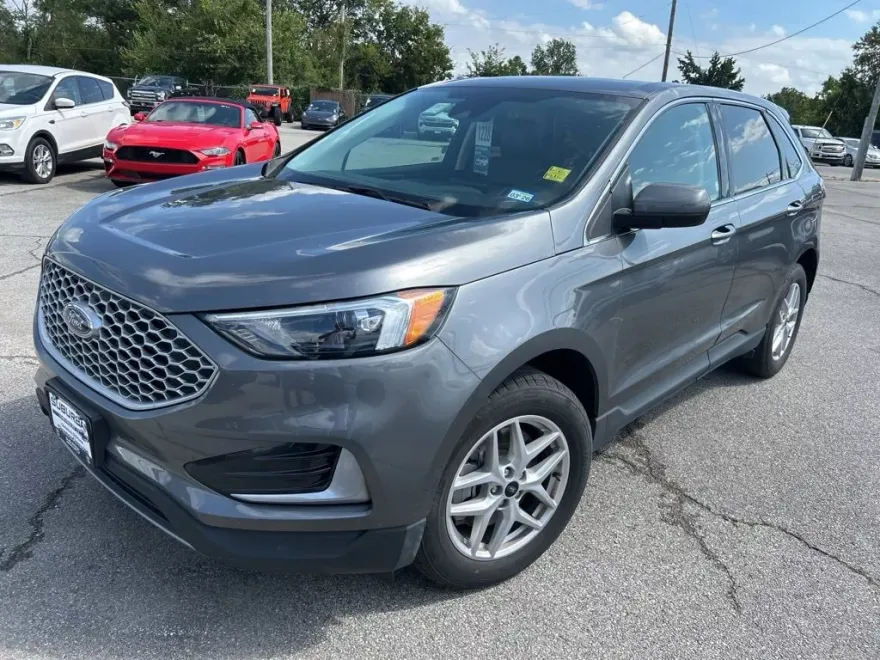 2024 Ford Edge SEL photo 1