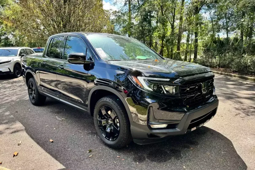2025 Honda Ridgeline Black Edition photo 1