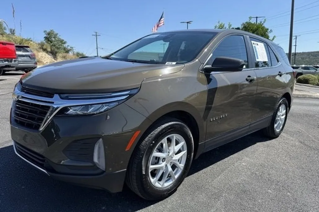 2024 Chevrolet Equinox LT photo 1
