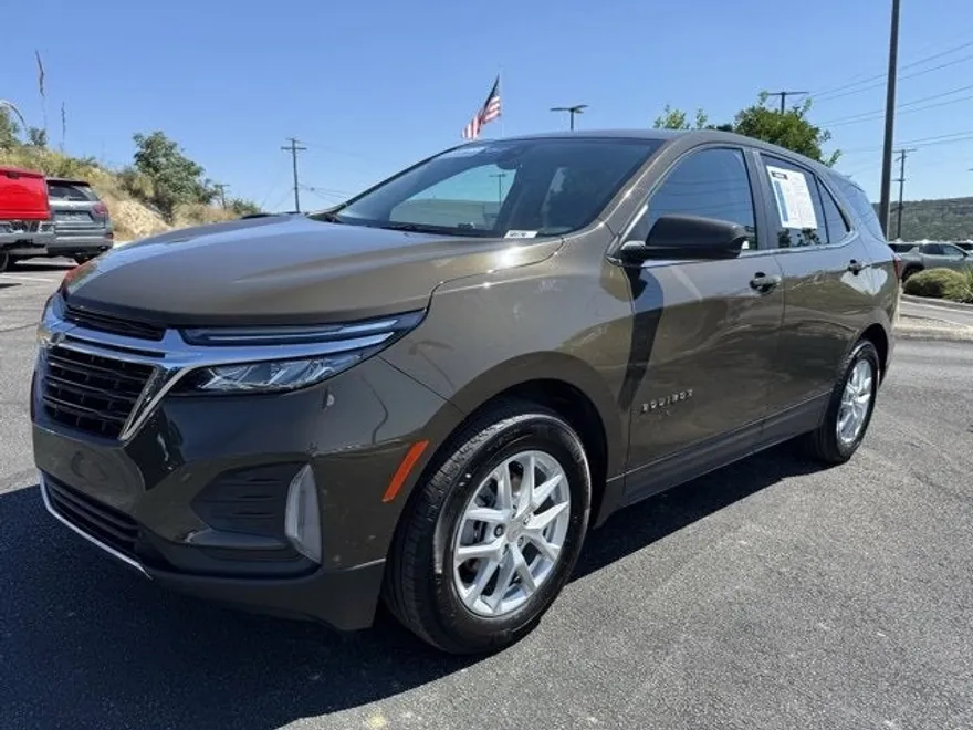 2024 Chevrolet Equinox LT photo 1