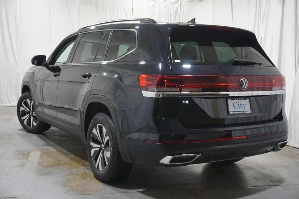 2024 Volkswagen Atlas SE photo 1