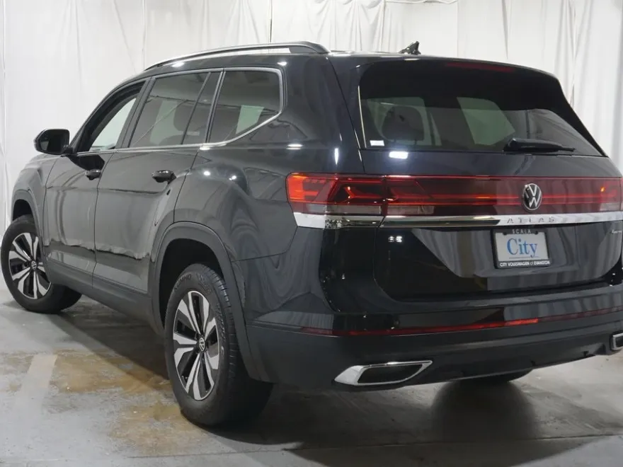 2024 Volkswagen Atlas SE photo 1