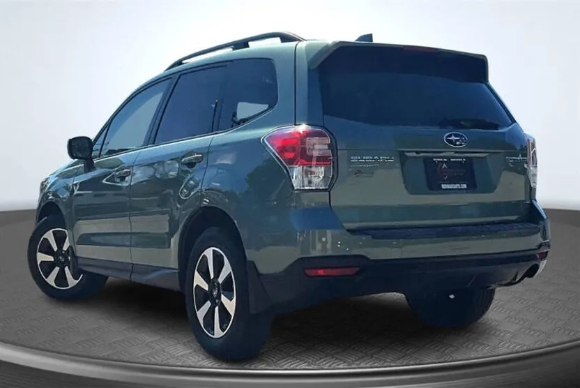 2018 Subaru Forester 2.5i Premium photo 1
