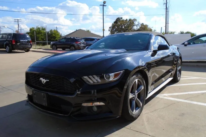 2015 Ford Mustang V6 Convertible photo 1