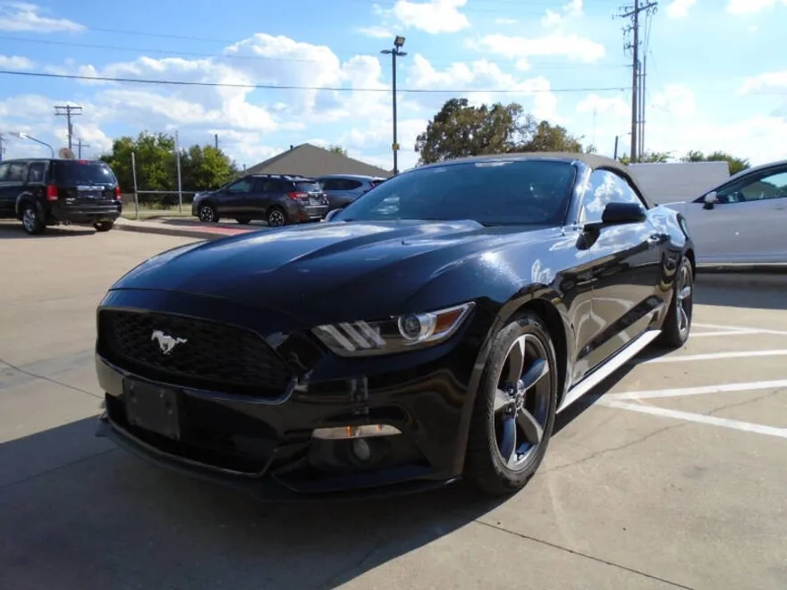 2015 Ford Mustang V6 Convertible photo 1