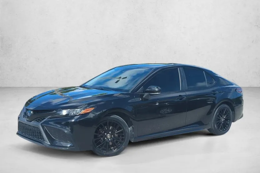 2022 Toyota Camry Hybrid SE photo 1