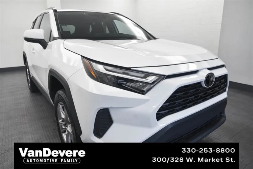 2023 Toyota RAV4 XLE photo 1