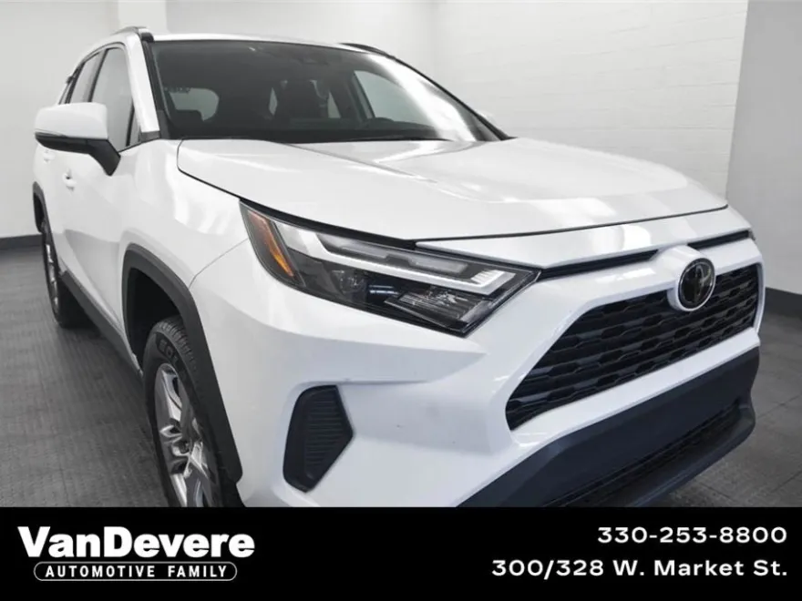 2023 Toyota RAV4 XLE photo 1