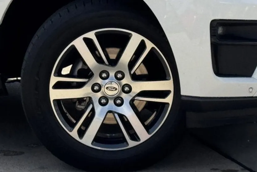 2022 Ford Expedition XLT photo 1