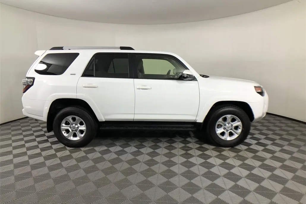 2024 Toyota 4Runner SR5 Premium photo 1