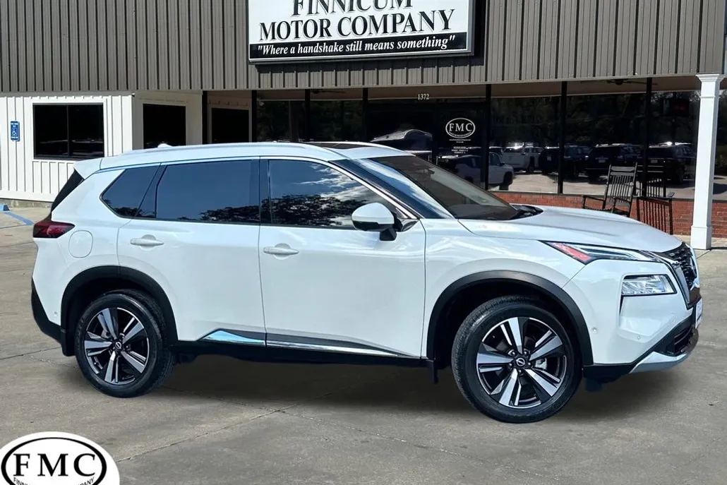 2023 Nissan Rogue Platinum photo 1