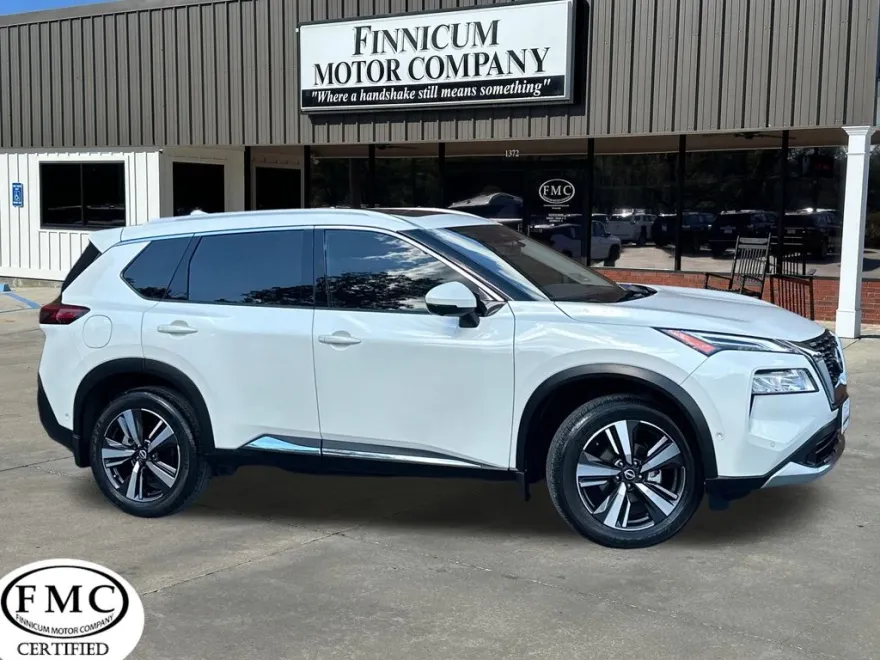 2023 Nissan Rogue Platinum photo 1