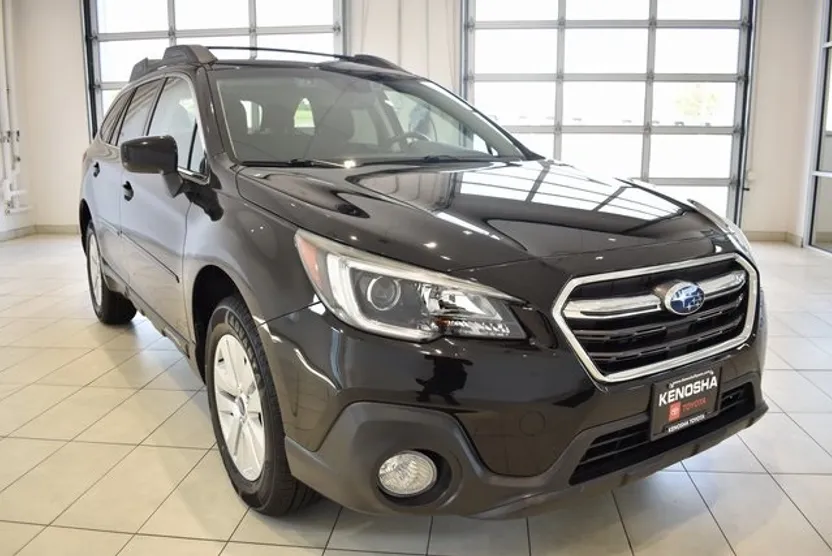 2019 Subaru Outback 2.5i Premium photo 1