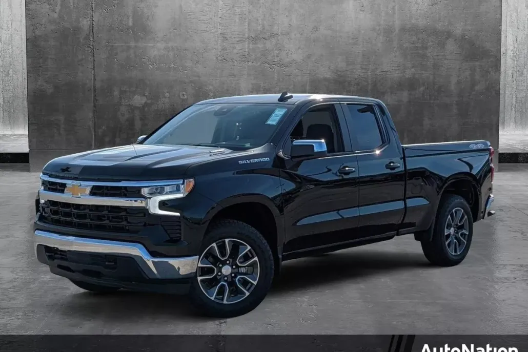 2025 Chevrolet Silverado 1500 LT photo 1