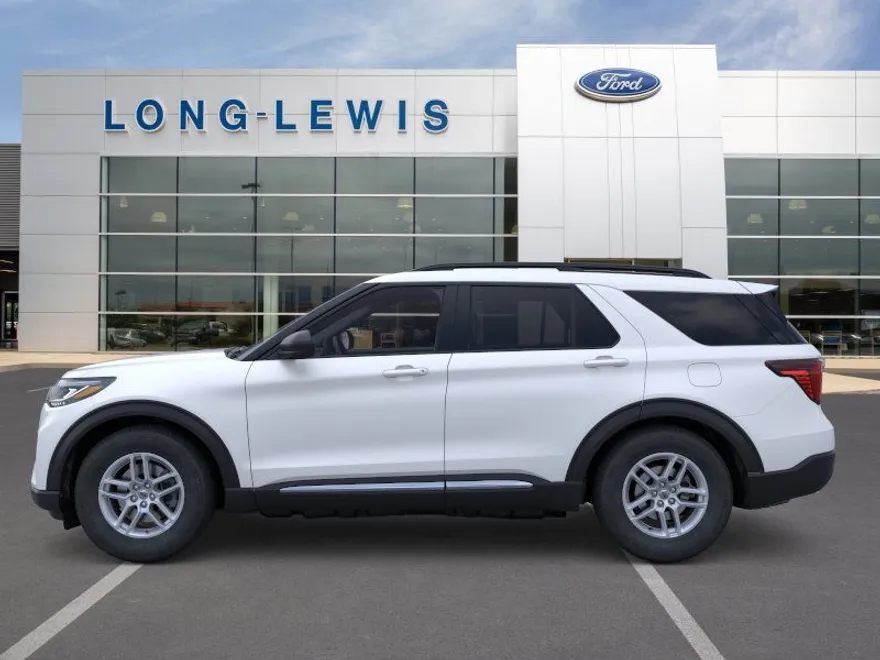 2025 Ford Explorer photo 1