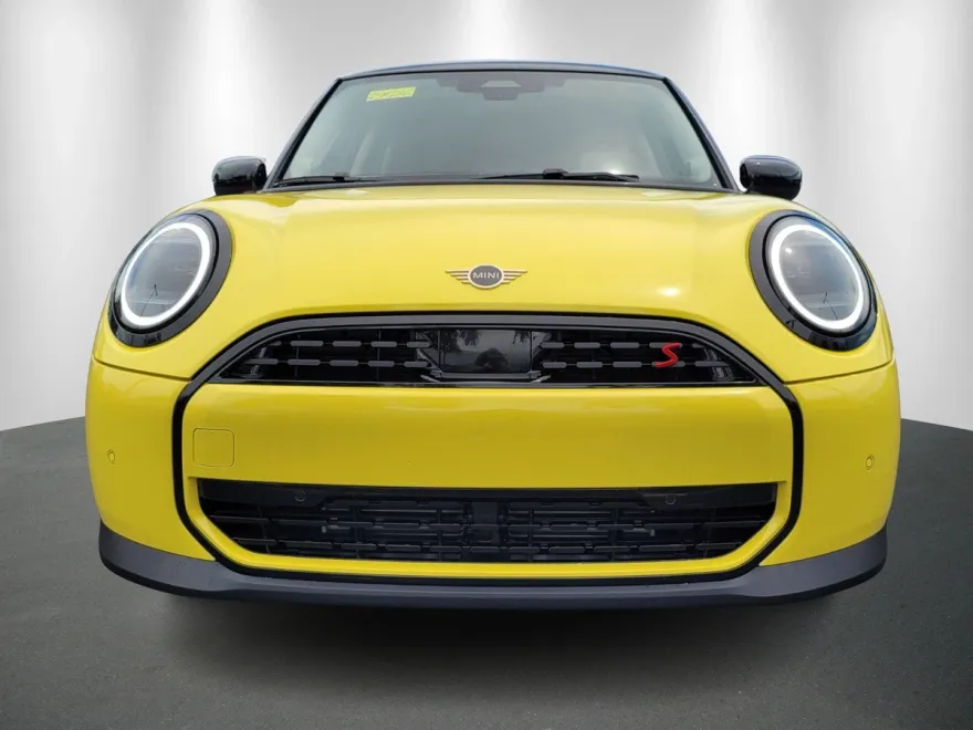 2025 Mini Cooper 2 Door Hardtop Signature photo 1