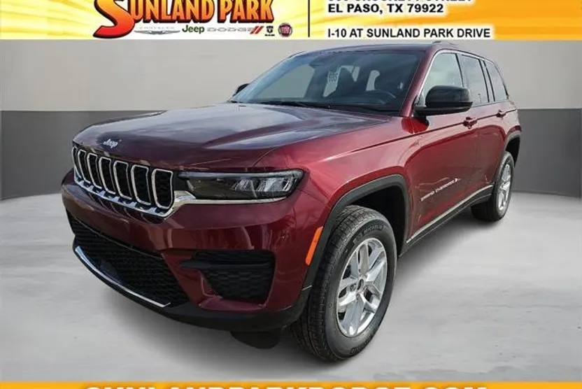 2025 Jeep Grand Cherokee Laredo photo 1