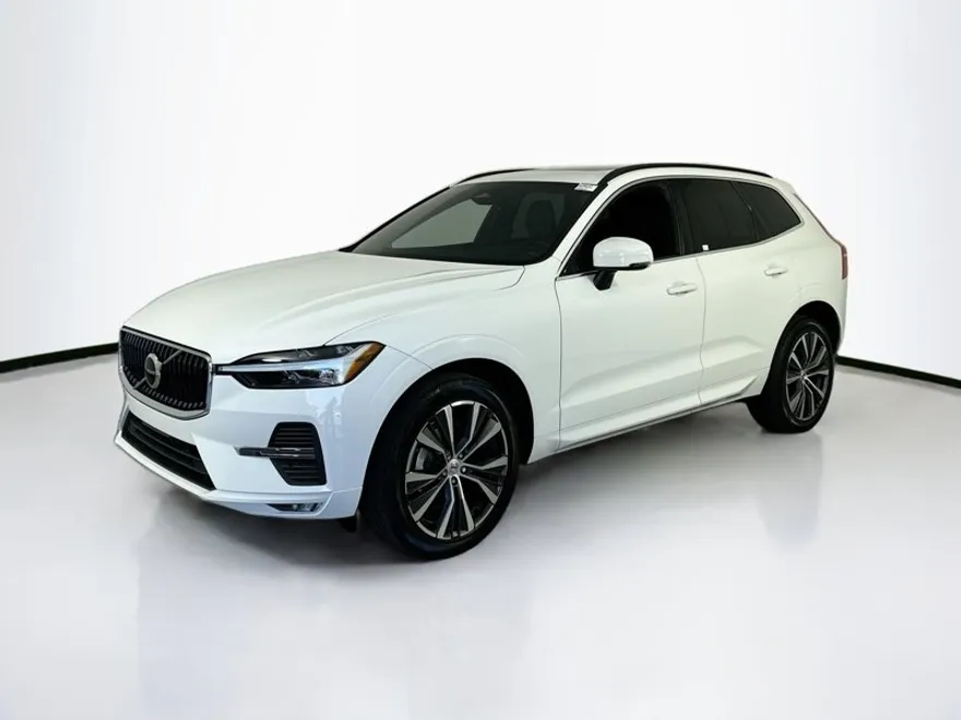 2022 Volvo XC60 Momentum photo 1