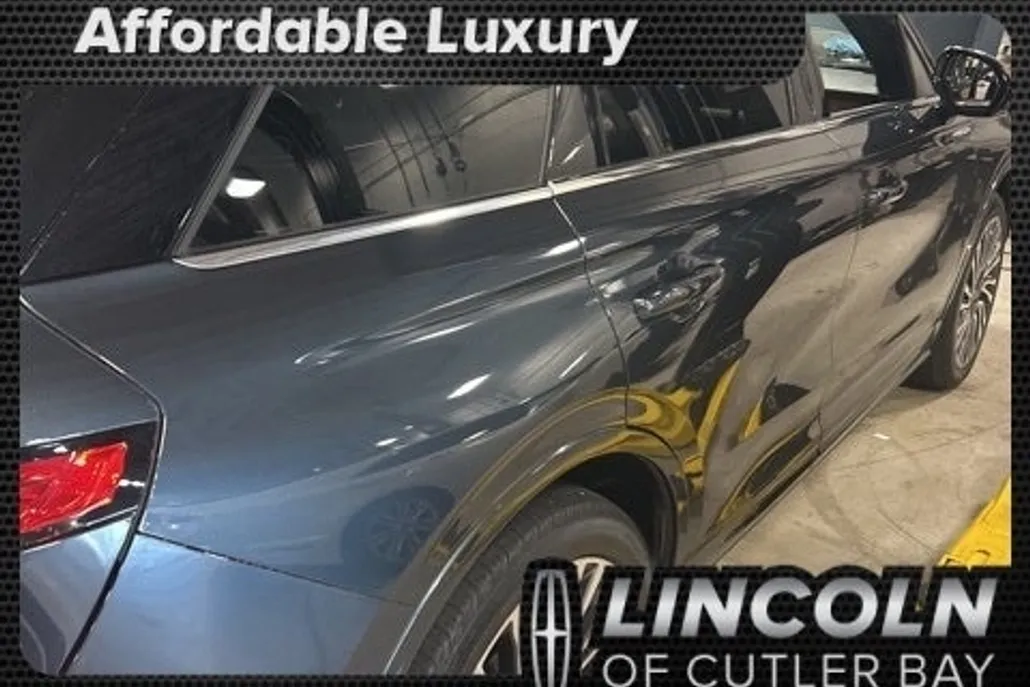 2022 Lincoln Corsair Grand Touring photo 1