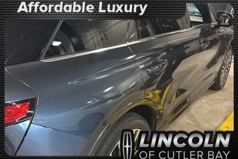 2022 Lincoln Corsair Grand Touring photo 1