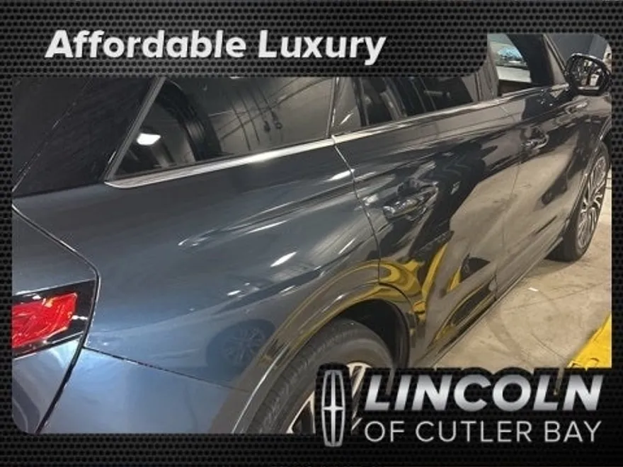 2022 Lincoln Corsair Grand Touring photo 1