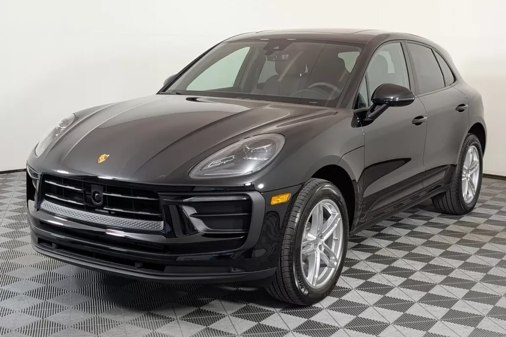 2025 Porsche Macan T photo 1