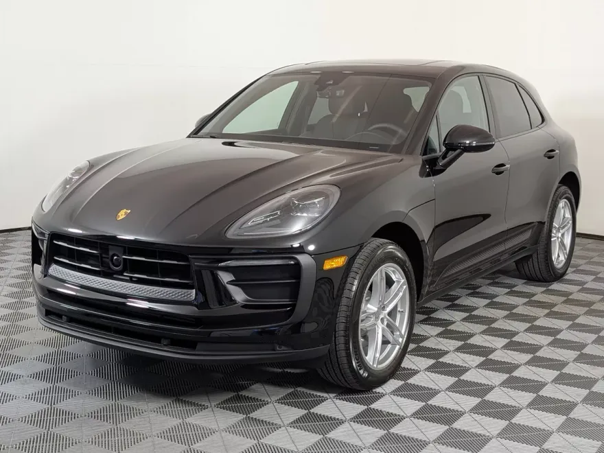 2025 Porsche Macan T photo 1